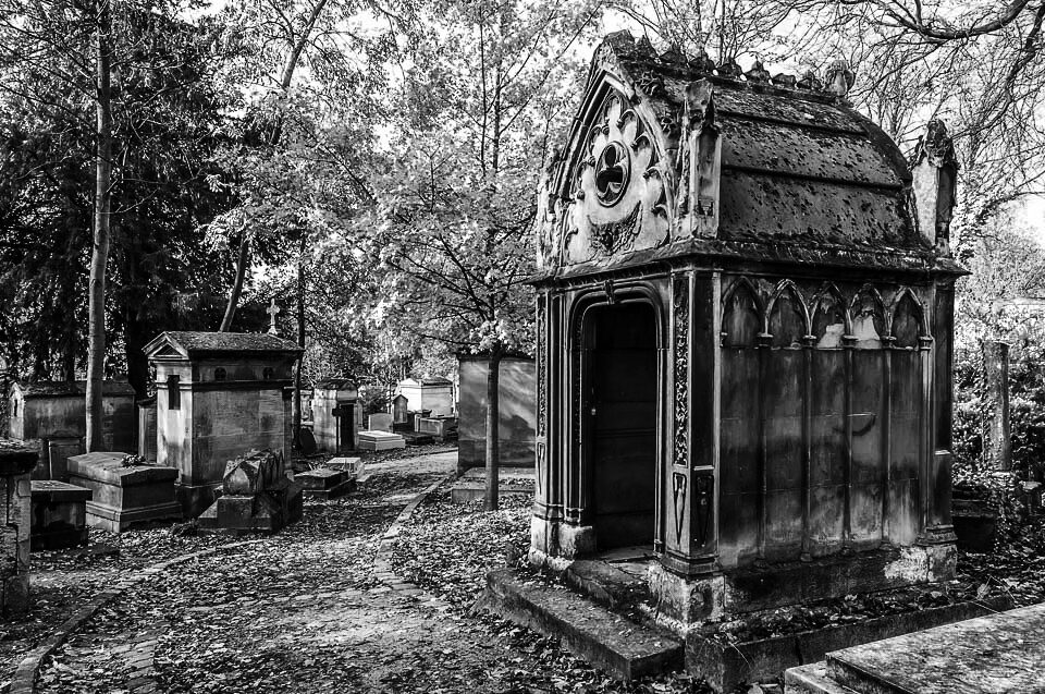 Art Nouveau style seen in Père-Lachaise
