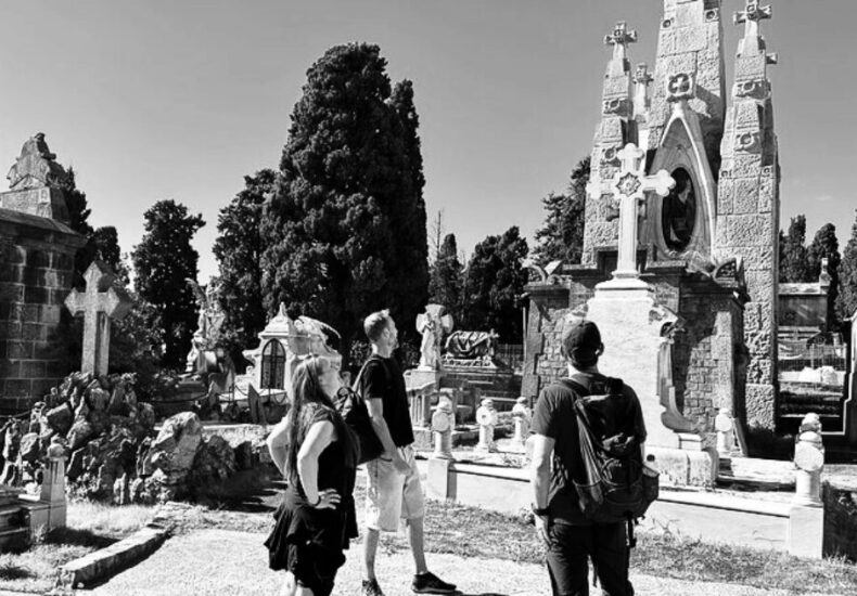 How to Plan a Cemetery Tour_ Tips for Enthusiasts & Researchers
